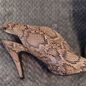 Animal print peeptoe 👠by Limited